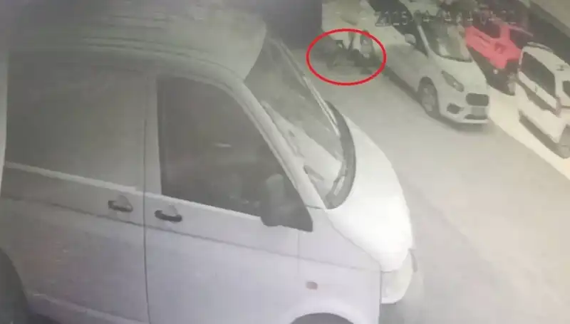 Küçük Bisikletçi Ölümden Döndü: Kaza Anı Hayret Verici!