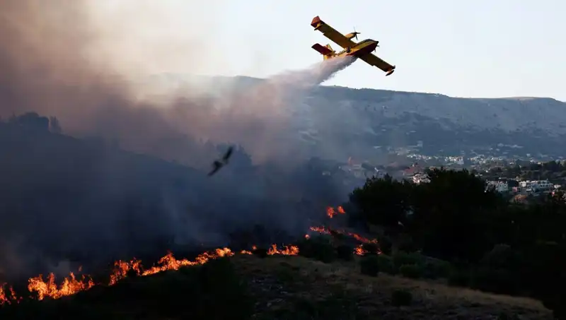 Sakız Adası'nda Günlerce Süren Orman Yangını Nihayet Kontrol Altında