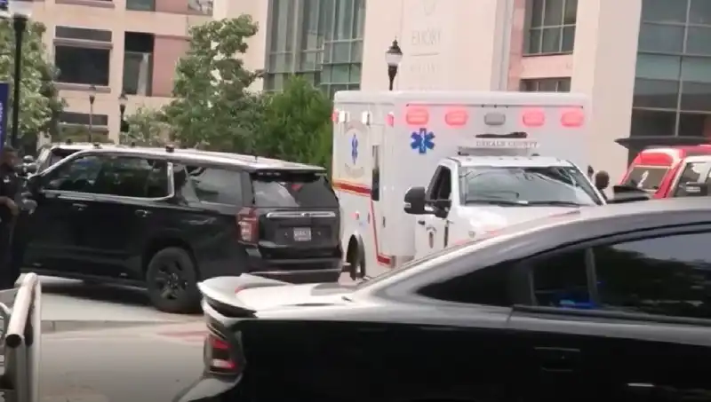 Covid-19 Aşısına Tepki Gösteren Kalabalıkta Bir Polis Memuru Hayatını Kaybetti