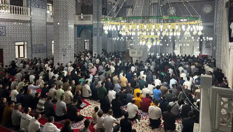 Iğdır'da İlk Bayram Namazı Coşkuyla Kılındı: Tarihi Anlar Yaşandı