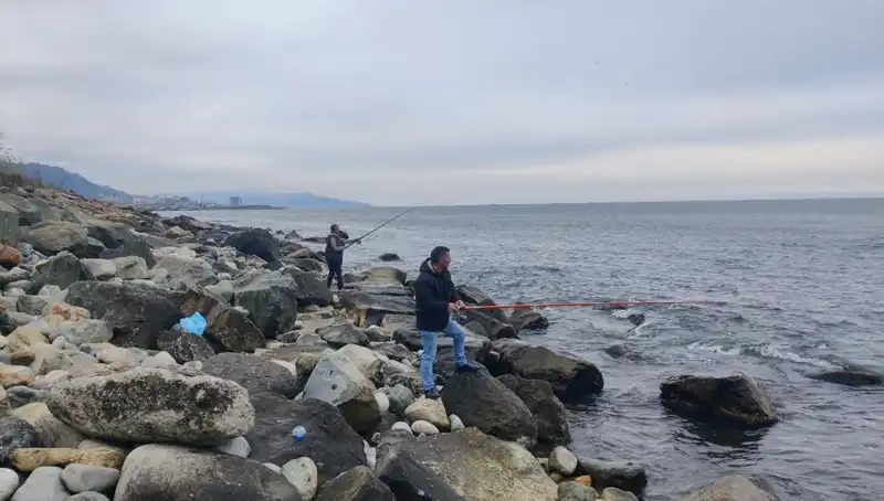 Kafesten Kaçan 2 Ton Levrek: Denizle Buluşan Balıklar Dalgaları Güçlendirdi!