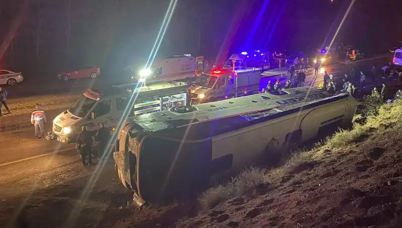 İşçi Servisi Feci Kaza Geçirdi: 23 Yaralı! Detaylar İçin Tıklayın
