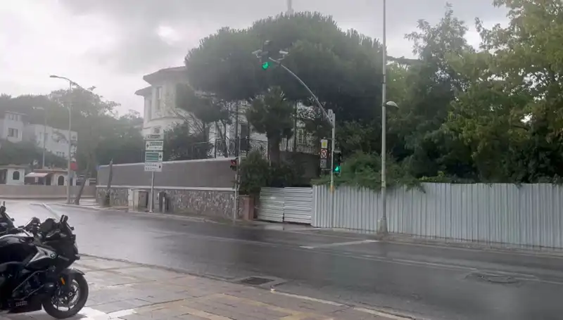 İstanbul’da Beklenen Sağanak Yağış Etkisini Gösterdi, Şehrin Ritimleri Değişti