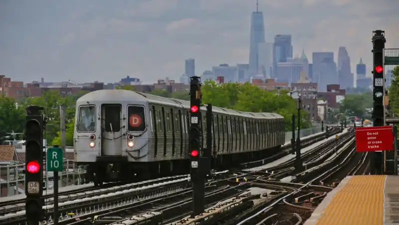 Metro Sörfü Nedir? Gençlerin Hayatini Tehlikeye Atan Tehlikeli Hobi