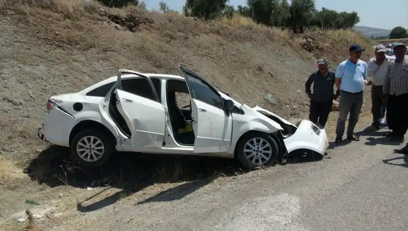 Kilis'te Trafik Kazası: İki Otomobil Çarpıştı, Yaralılar Hastaneye Kaldırıldı