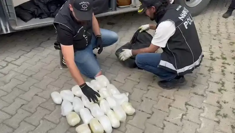 Yolcu Valizinde 13 Kilo Metamfetamin Ele Geçirildi!