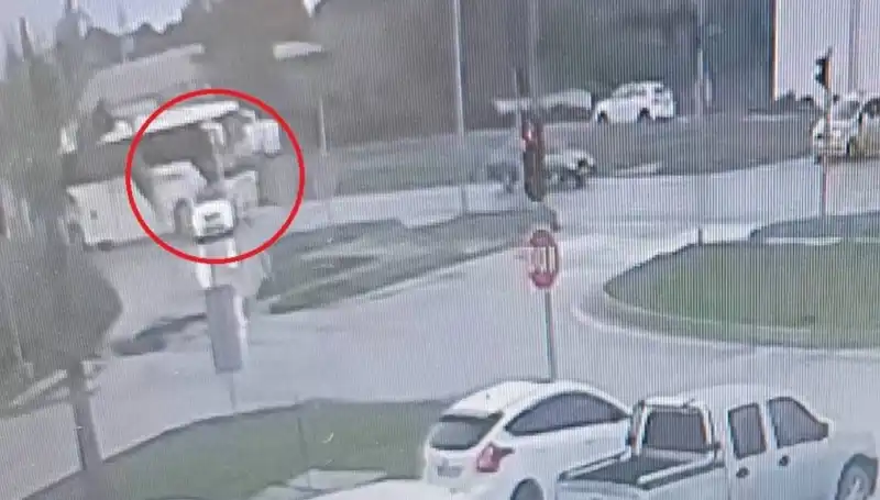 Kırmızı Işıkta Durdu, Yolcu Otobüsü Faciası Yaşandı: Detaylar Şok Edici