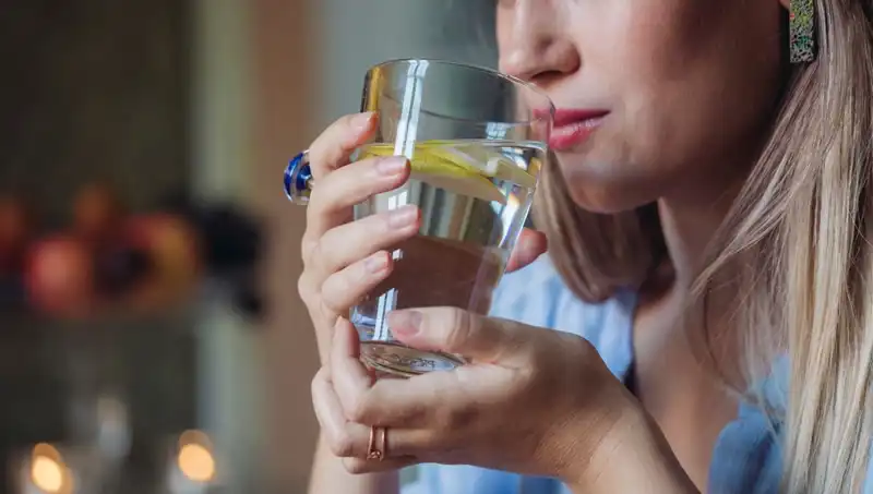 Harvardlı Uzmandan Şaşırtan Açıklama: Limonlu Su Faydaları Neymiş?