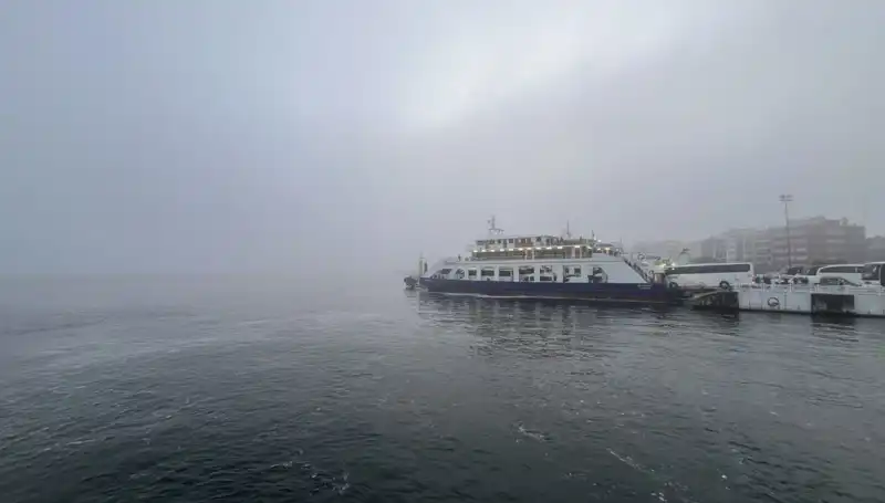 Çanakkale Boğazı'nda Yoğun Sis Nedeniyledir Transit Gemi Geçişleri Durduruldu