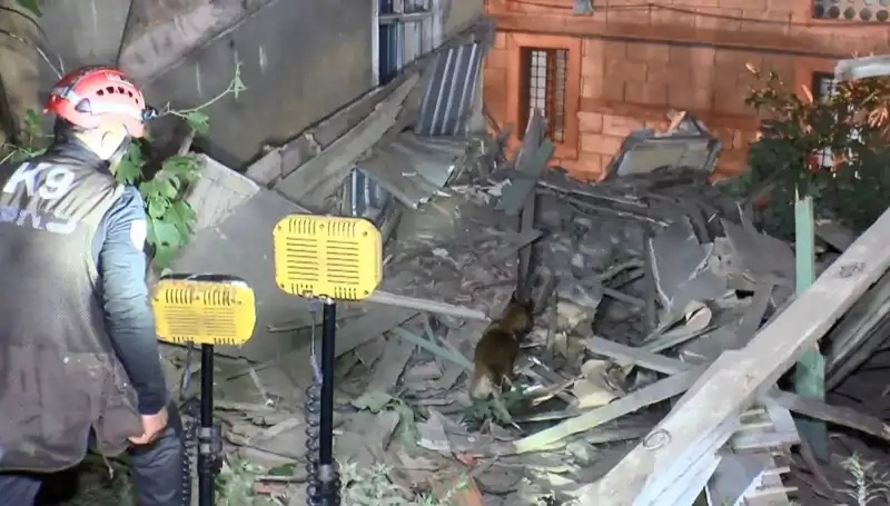 İstanbul'da Deprem Sonrası Çöken Bina: Can Kaybı ve Hasar Durumu Açıklandı