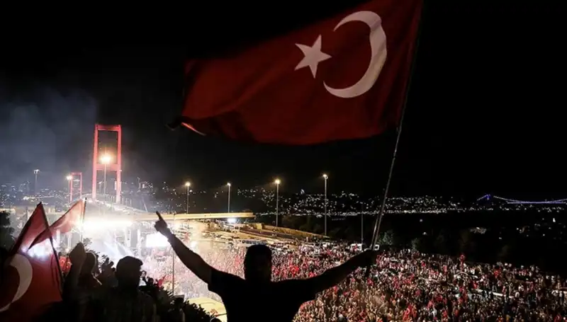 15 Temmuz'un Anısına: "En Uzun Gece" Tiyatro Oyunu Külliye'de Sahne Alacak